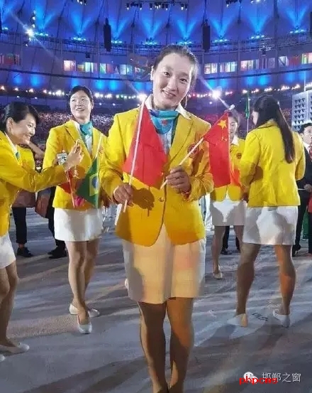 每屆的奧運(yùn)會(huì)都是世界億萬人關(guān)注的焦點(diǎn)，讓我們感到欣喜的是，這屆奧運(yùn)會(huì)上有兩名咱邯鄲籍運(yùn)動(dòng)員，她們是代表國(guó)家女子柔道隊(duì)出征的周超和代表國(guó)家田徑隊(duì)出征的華紹青。其中，29歲的周超將在8月10日21時(shí)參加女子柔道(70公斤級(jí))項(xiàng)目。